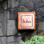 John - 外観