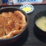 六三四 - たれかつ丼500円。