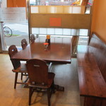 東京うどん 一将 - 2013年3月登場7人掛けテーブル