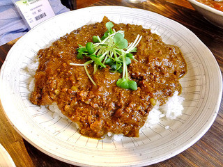 サイのツノ - ひき肉とほうれん草のグリーンカレー