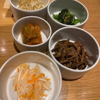 ビーフキッチン 渋谷店 - 前菜5種はおかわり自由なのも嬉しい✨全部無添加らしい。
