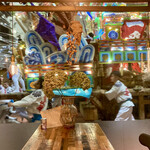 文化商店 - 店内から眺める熊手一番山笠。