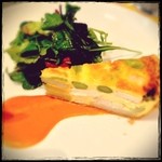 ファロ スロータイム - アスパラと鶏肉のキッシュ