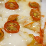 ピッツェリア アッローロ - ドライトマトのクリームソースUP