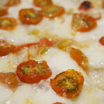 Pizzeria ALLORO - ドライトマトのクリームソースUP
