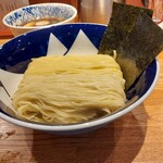 180495320 - 麺は浅草開化楼製。太麺と細麺の2種盛