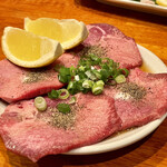 焼肉ホルモン 万千 - 塩タン