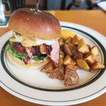 THE CORNER Hamburger & Saloon - 