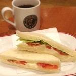 カフェ・ベローチェ - 野菜ポテトサンドとブレンドコーヒー