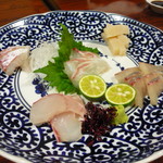 Ichitoku - お造り。天然鯛、タイラギ、シマアジ、クエ