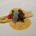 イザイ - ホワイトアスパラのグラチネ　サラダ添え