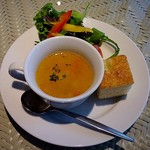 アール スタイル - サラダ、スープ、フォカッチャ