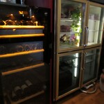 銀座 焼肉R - ワインセラーと肉保管庫