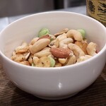 トリワイン ＰＩＫＯＳＨＨＨＵ - ミックスナッツ