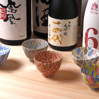 Carefully selected Japanese sake (more than 10 types) and a wide selection of sommelier-selected wines.