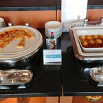 ブッフェレストラン トップ オブ ミヤコ - ハワイアン風ピザ、ハンバーグのオランデーズ焼き