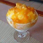 ブッフェレストラン トップ オブ ミヤコ - マンゴーパフェを作りたくて、ソフトクリームにココナッツブランマンジェエキゾチックソース、器が小さくて盛りもりに