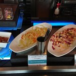 ブッフェレストラン トップ オブ ミヤコ - エビと青パパイヤのサラダライムの香り、チキンとベーコンのコブサラダ