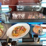 ブッフェレストラン トップ オブ ミヤコ - 下:パスタサラダ、きびなごのエスカベッシュ、野菜のピクルス、上:？、ホタテ貝のエキゾチックマリネ