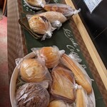 カフェ ミッシェル ラボ - ミルクフランス、フレンチトースト、練乳パン、アンパン、メロンパンなど