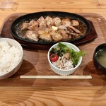 ひこま豚食堂＆精肉店 Boodeli - オーダーカット御膳(リブロースとウデ)