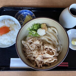 Teuchi Udon Yamae - 肉ぶっかけ 1,000円 (ぶっかけ 650円、肉(TP) 350円)、卵かけごはん 300円