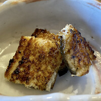 恵比寿 えんどう - 琵琶湖産天然鰻の炭火焼き
                    土用の丑の日に敢えて『恵比寿えんどう』さんを予約したのは、この鰻が食べたかったからです♪
                    いつもながらに素晴らしい美味しさ、タレがスッキリとしてほんと良い味付けなんです♪
