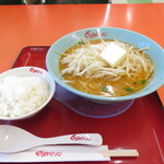 くるまやラーメン - 味噌バターラーメン 840円 半ライス(1杯無料)