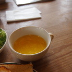 パパ・ド・ウルス 丘の上食堂 - ランチのスープ