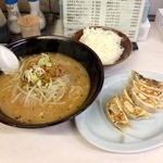 くるまやラーメン - 納豆味噌ラーメン　ライス　餃子　2013年3月
