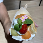 Hono Buono no Crepe Yasan Ichigo no Hana - Pudding à la Mode with Seasonal Fruits, Fresh Cream, Custard, and Vanilla Ice Cream