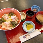 御食事処 弓ヶ浜 - カニとろ丼(1300円)