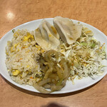 Mara Shisen - セットの炒飯とサラダ、水餃子