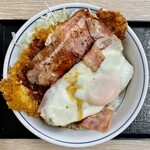 かつや - ベーコンエッグソースカツ丼