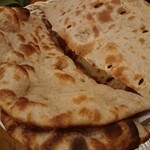 ナワブ - 2022.07#1・Mutton Kolhapuri の Roti、穴あり薄くパリっと軽快、アタ風味バッチリ