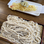 Teuchi Karasawa Udon Soba Kasahara - お蕎麦の香りも十分だ！量もニッコリ！