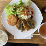 GREEN GRILL KISETSU - アジフライとコロッケ定食