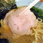 萬家 - “萬家の看板！”ムッチリ肉感が堪らない！豚モモチャーシュー×２枚！