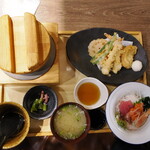 五穀 - 天ぷら盛り合わせとお刺身定食 税別1580円