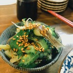 立ち飲み居酒屋ラクミ - 夏野菜浅漬けはきゅうり、大葉、茗荷、ゴーヤなどなど