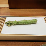 天婦羅 みやしろ - アスパラガスの天ぷら