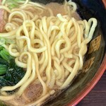 横浜家系らーめん 雷家 - 酒井の麺はしっかり硬めで提供されます。