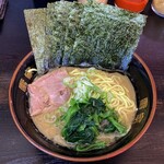 横浜家系らーめん 雷家 - ラーメン700円麺硬め。海苔増し100円。