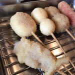 Hyakuen Kushikatsu - 千ベロセットの串カツ♪豚バラ、チーズちくわ、うずら、つくね、ウインナーの5種♪(^-^)