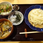 うさぎ屋udon - 肉汁うどんとミニ肉味噌ご飯