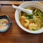 北京飯店 - 海老ワンタン麺