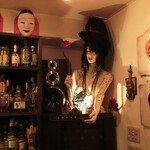 ペル・パラッツォ - キャサリンの左横、おかめ？