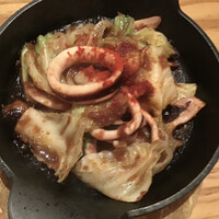 RIGOLETTO KITCHEN - イカとキャベツのバルサミコ炒め