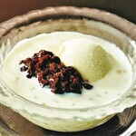 4．タピオカのココナッツミルク、アイスクリーム添え