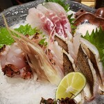 すしの助 - お造り盛り合わせてもらいました